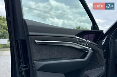 Позашляховик / Кросовер Audi e-tron Sportback 2021 в 