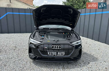 Позашляховик / Кросовер Audi e-tron Sportback 2021 в 