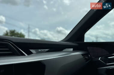Позашляховик / Кросовер Audi e-tron Sportback 2021 в 