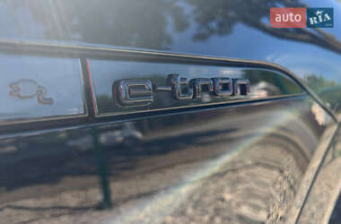 Позашляховик / Кросовер Audi e-tron Sportback 2020 в 