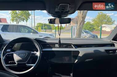Позашляховик / Кросовер Audi e-tron Sportback 2020 в 