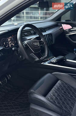 Позашляховик / Кросовер Audi e-tron Sportback 2020 в 