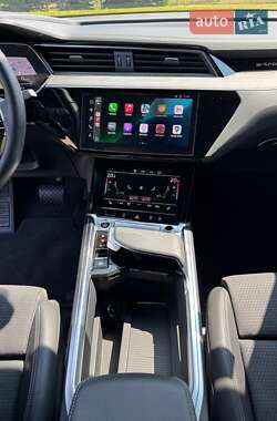 Позашляховик / Кросовер Audi e-tron Sportback 2023 в 