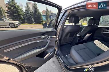 Позашляховик / Кросовер Audi e-tron Sportback 2023 в 