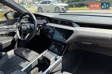 Позашляховик / Кросовер Audi e-tron Sportback 2023 в 