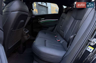 Позашляховик / Кросовер Audi e-tron Sportback 2022 в 
