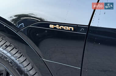 Позашляховик / Кросовер Audi e-tron Sportback 2022 в 