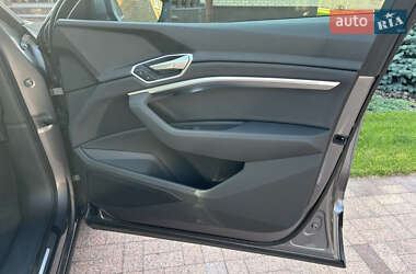 Позашляховик / Кросовер Audi e-tron Sportback 2021 в 