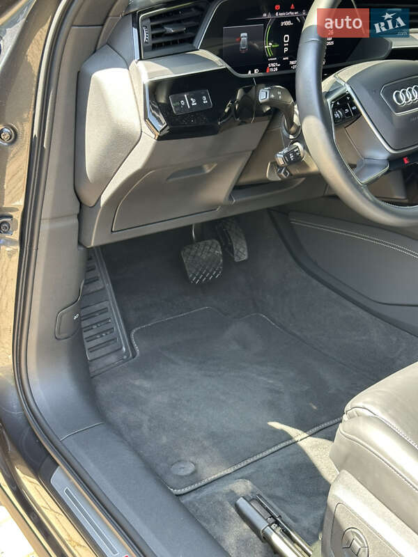 Позашляховик / Кросовер Audi e-tron Sportback 2021 в Чернівцях