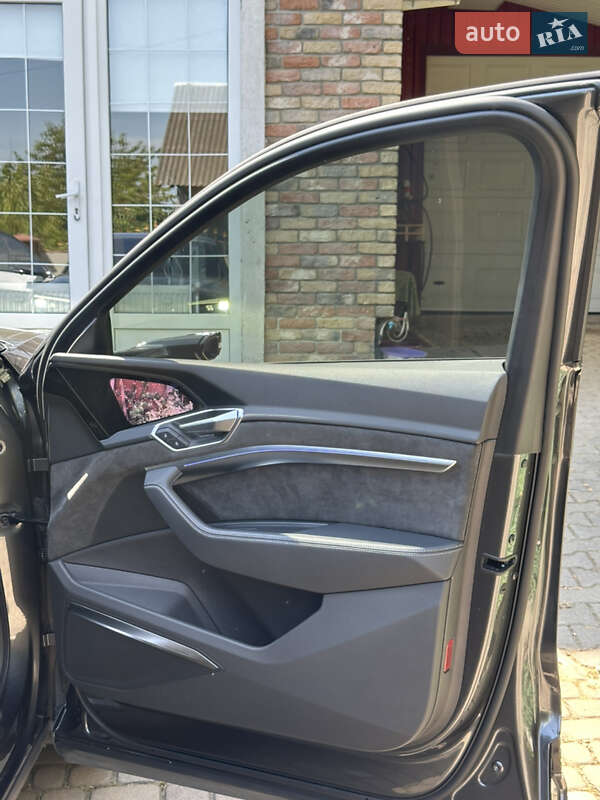 Позашляховик / Кросовер Audi e-tron Sportback 2021 в Чернівцях