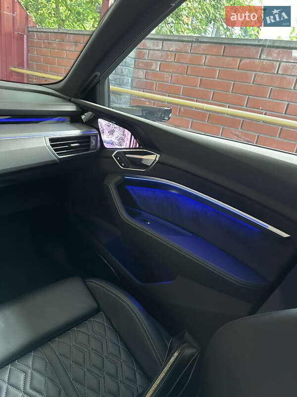 Позашляховик / Кросовер Audi e-tron Sportback 2021 в Чернівцях