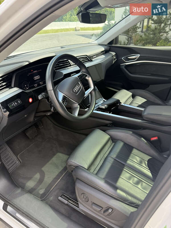 Позашляховик / Кросовер Audi e-tron Sportback 2020 в Луцьку