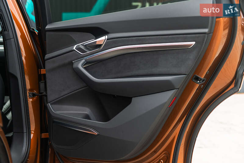 Позашляховик / Кросовер Audi e-tron Sportback 2022 в Мукачевому