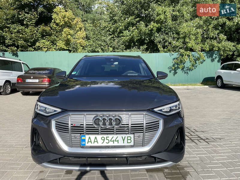 Позашляховик / Кросовер Audi e-tron Sportback 2020 в Києві