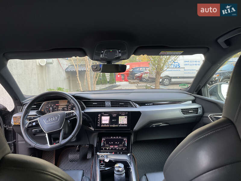 Позашляховик / Кросовер Audi e-tron Sportback 2020 в Києві