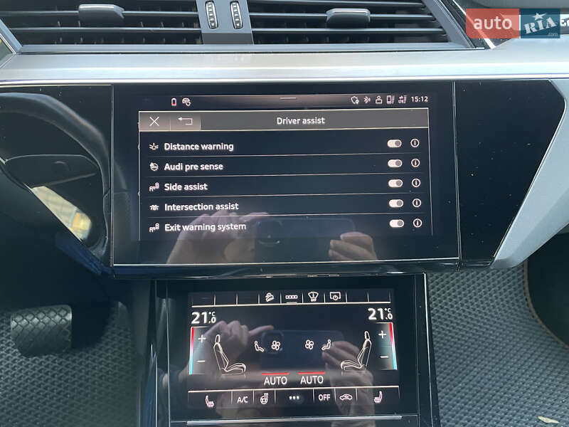 Позашляховик / Кросовер Audi e-tron Sportback 2020 в Києві