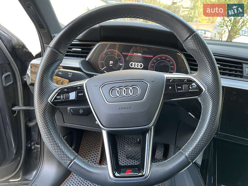 Позашляховик / Кросовер Audi e-tron Sportback 2020 в Києві