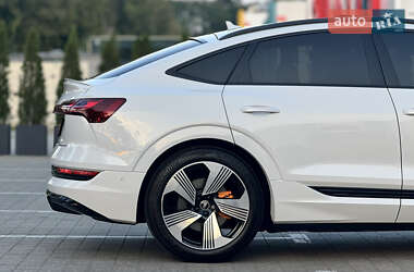 Внедорожник / Кроссовер Audi e-tron Sportback 2022 в 