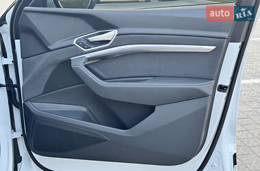 Внедорожник / Кроссовер Audi e-tron Sportback 2022 в 