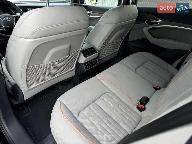 Позашляховик / Кросовер Audi e-tron Sportback 2021 в Мукачевому