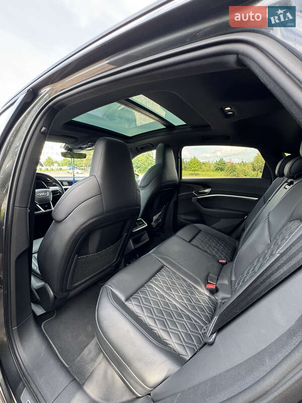 Позашляховик / Кросовер Audi e-tron Sportback 2021 в Ужгороді