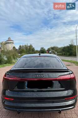 Позашляховик / Кросовер Audi e-tron Sportback 2022 в 