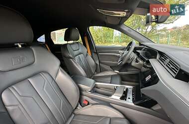 Позашляховик / Кросовер Audi e-tron Sportback 2022 в 