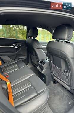 Позашляховик / Кросовер Audi e-tron Sportback 2022 в 