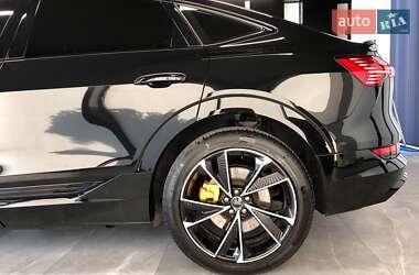 Позашляховик / Кросовер Audi e-tron Sportback 2021 в  фото 12 Позашляховик / Кросовер Audi e-tron Sportback 2021 в