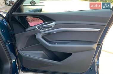Позашляховик / Кросовер Audi e-tron Sportback 2020 в 