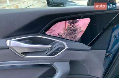 Позашляховик / Кросовер Audi e-tron Sportback 2020 в 