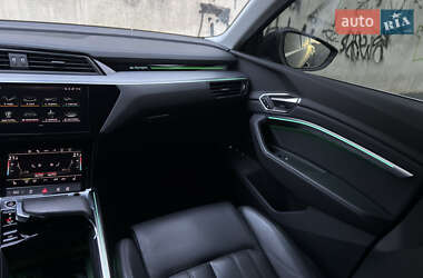 Позашляховик / Кросовер Audi e-tron Sportback 2021 в  фото 58 Позашляховик / Кросовер Audi e-tron Sportback 2021 в