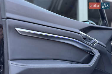 Позашляховик / Кросовер Audi e-tron Sportback 2020 в  фото 38 Позашляховик / Кросовер Audi e-tron Sportback 2020 в