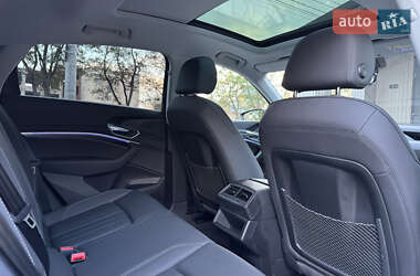 Позашляховик / Кросовер Audi e-tron Sportback 2020 в  фото 53 Позашляховик / Кросовер Audi e-tron Sportback 2020 в