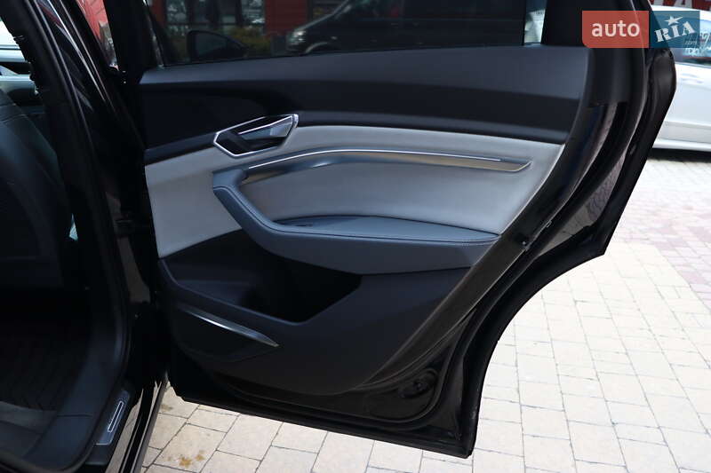 Позашляховик / Кросовер Audi e-tron Sportback 2023 в Львові