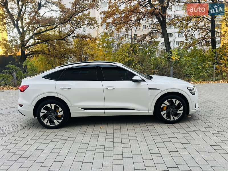 Позашляховик / Кросовер Audi e-tron Sportback 2022 в Тернополі
