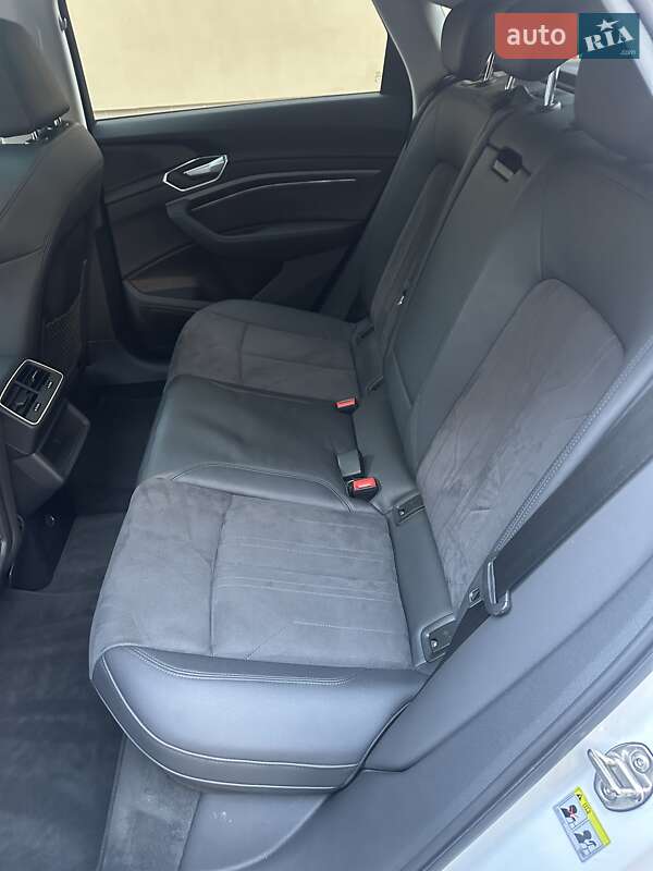 Позашляховик / Кросовер Audi e-tron Sportback 2022 в Тернополі