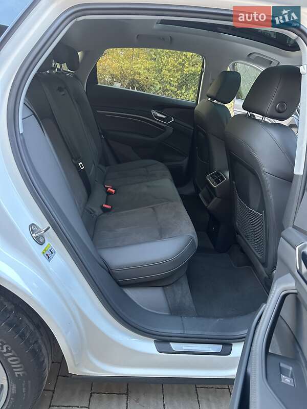 Позашляховик / Кросовер Audi e-tron Sportback 2022 в Тернополі