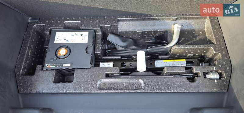 Позашляховик / Кросовер Audi e-tron Sportback 2023 в Тернополі