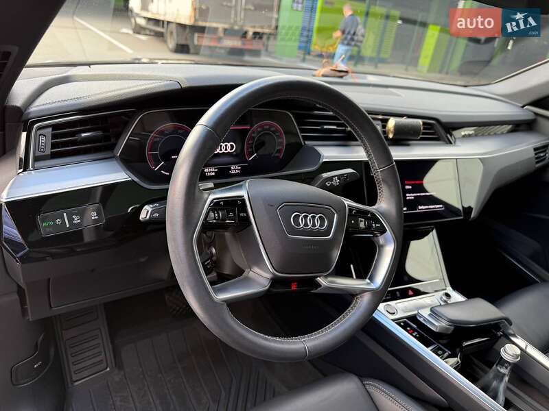 Позашляховик / Кросовер Audi e-tron Sportback 2021 в Києві