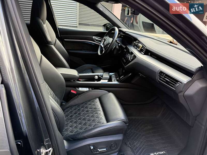 Позашляховик / Кросовер Audi e-tron Sportback 2021 в Києві
