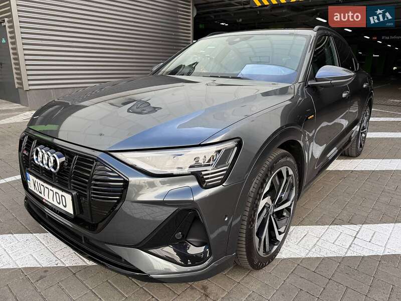 Позашляховик / Кросовер Audi e-tron Sportback 2021 в Києві