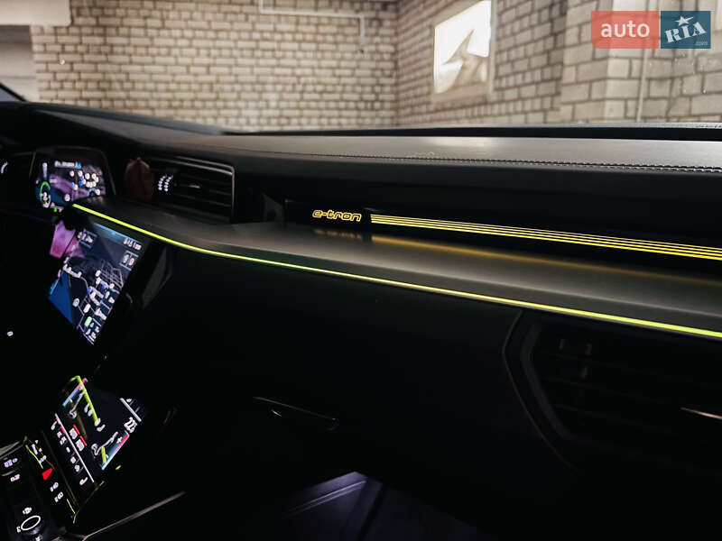 Позашляховик / Кросовер Audi e-tron Sportback 2020 в Кременчуці
