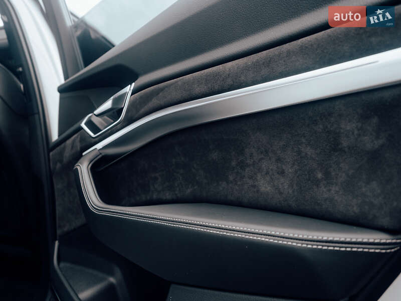 Позашляховик / Кросовер Audi e-tron Sportback 2020 в Кременчуці