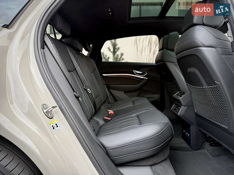 Позашляховик / Кросовер Audi e-tron Sportback 2021 в Луцьку