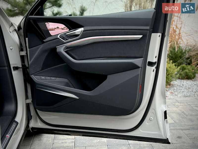 Позашляховик / Кросовер Audi e-tron Sportback 2021 в Луцьку