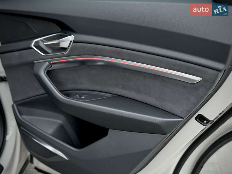 Позашляховик / Кросовер Audi e-tron Sportback 2021 в Луцьку