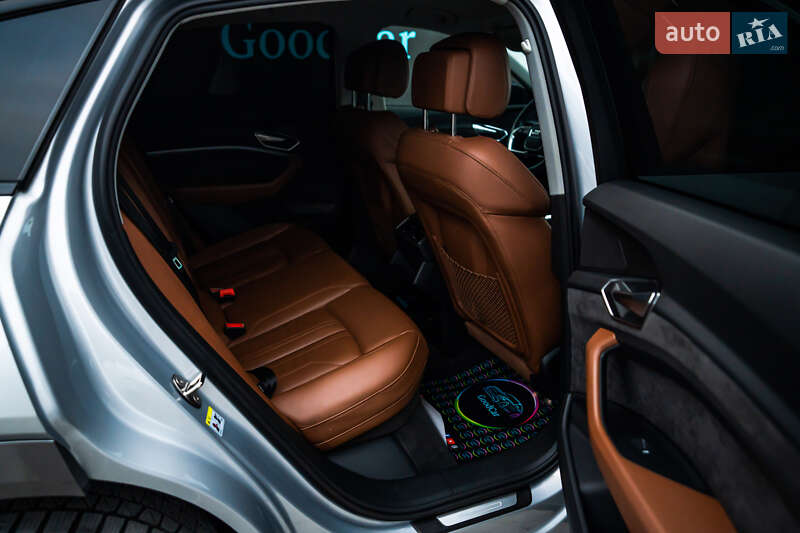 Позашляховик / Кросовер Audi e-tron Sportback 2020 в Луцьку