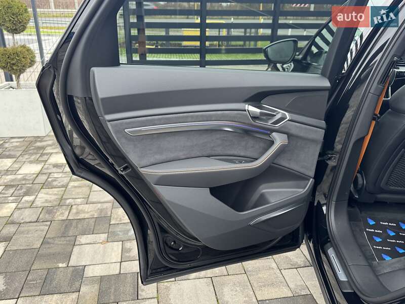 Позашляховик / Кросовер Audi e-tron Sportback 2022 в Рівному