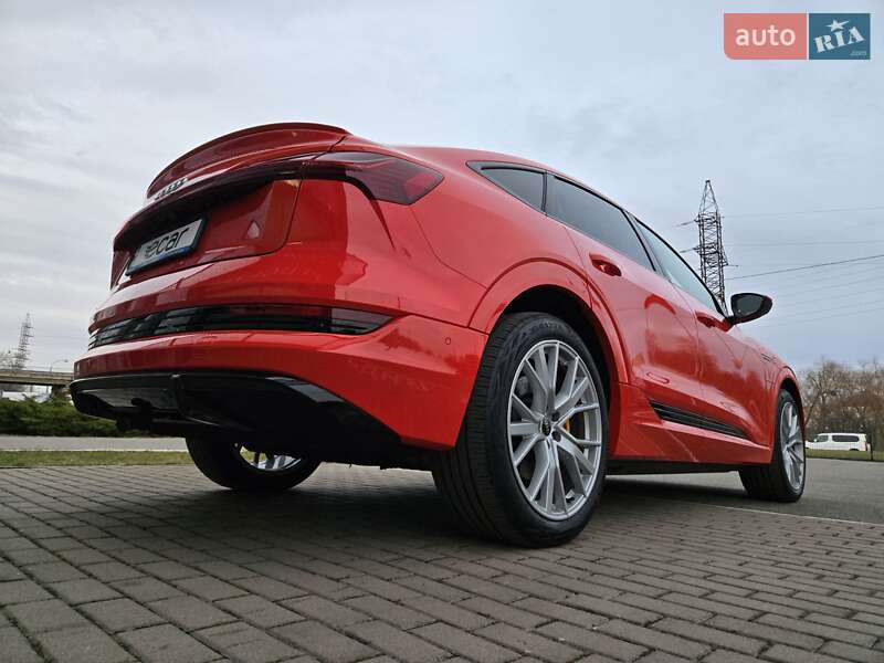 Позашляховик / Кросовер Audi e-tron Sportback 2021 в Києві